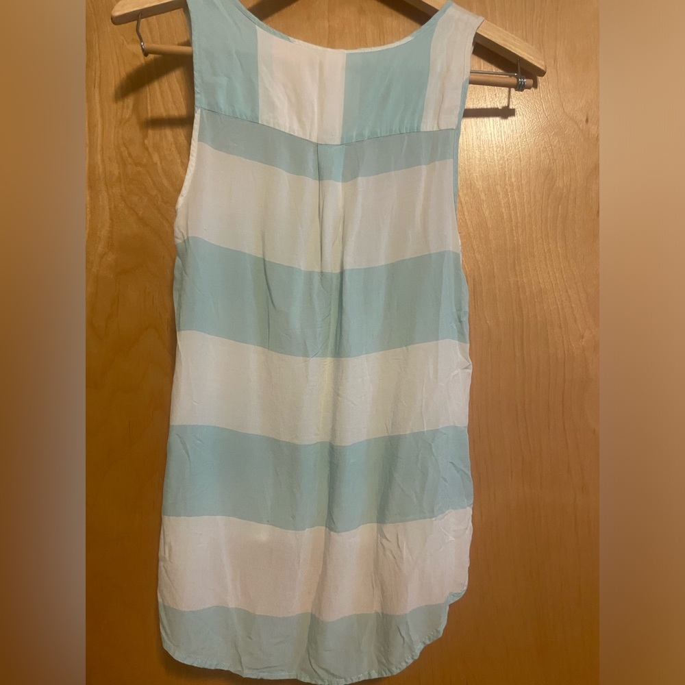 Aeropostale Sheer High-Low Buttoned Tank - Picture 3 of 4